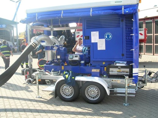 拖車(chē)式移動(dòng)泵系統(tǒng) 拖車(chē)式移動(dòng)泵系統(tǒng)