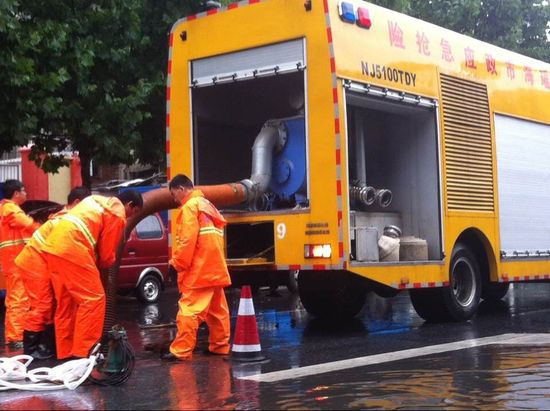 自行走移動(dòng)泵車(chē) 自行走移動(dòng)泵車(chē)